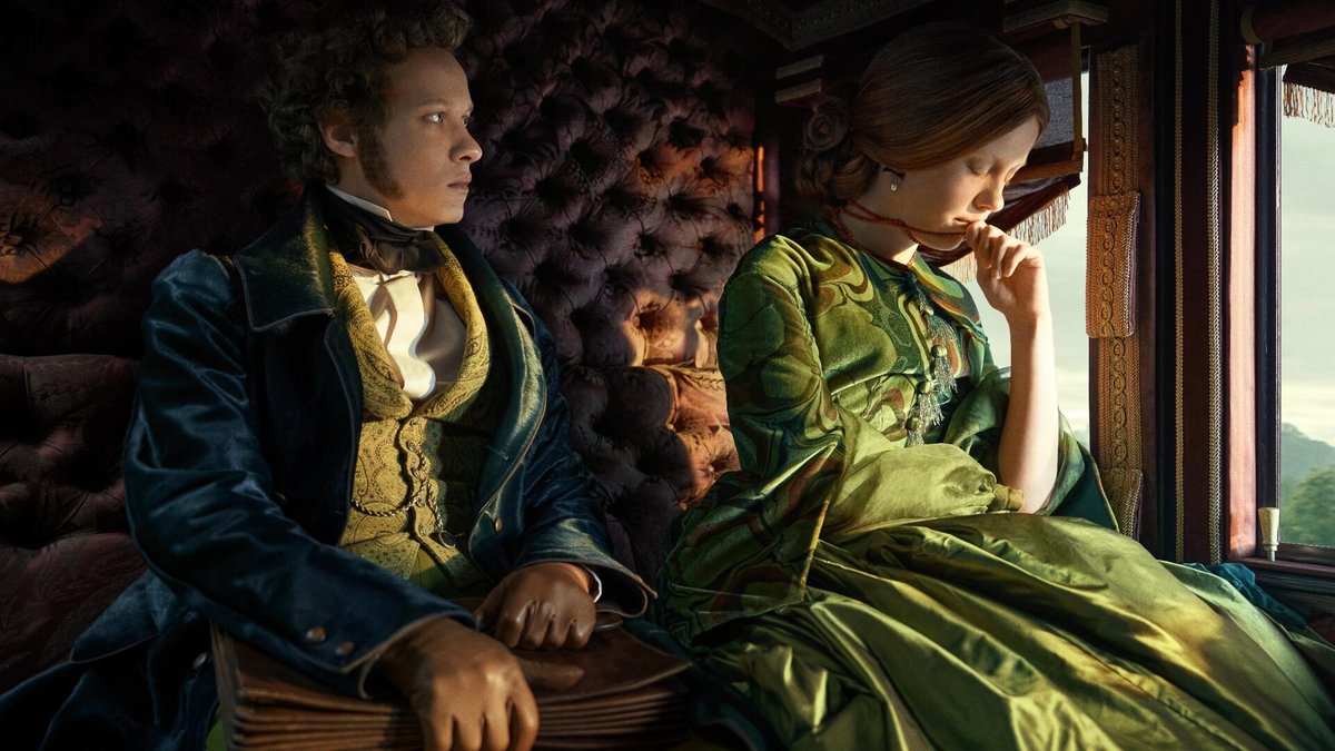 Felix Kammerer e Mia Goth in una scena del film, Frankenstein.