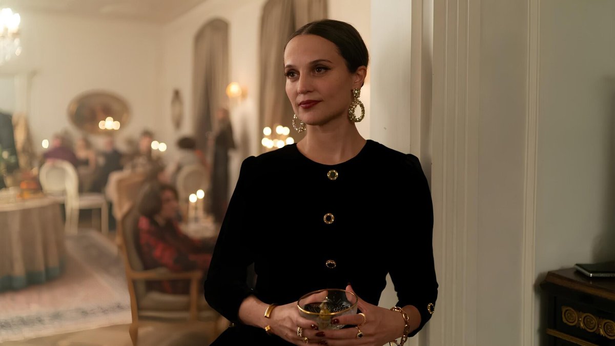 Alicia Vikander in Il mago del Cremlino.