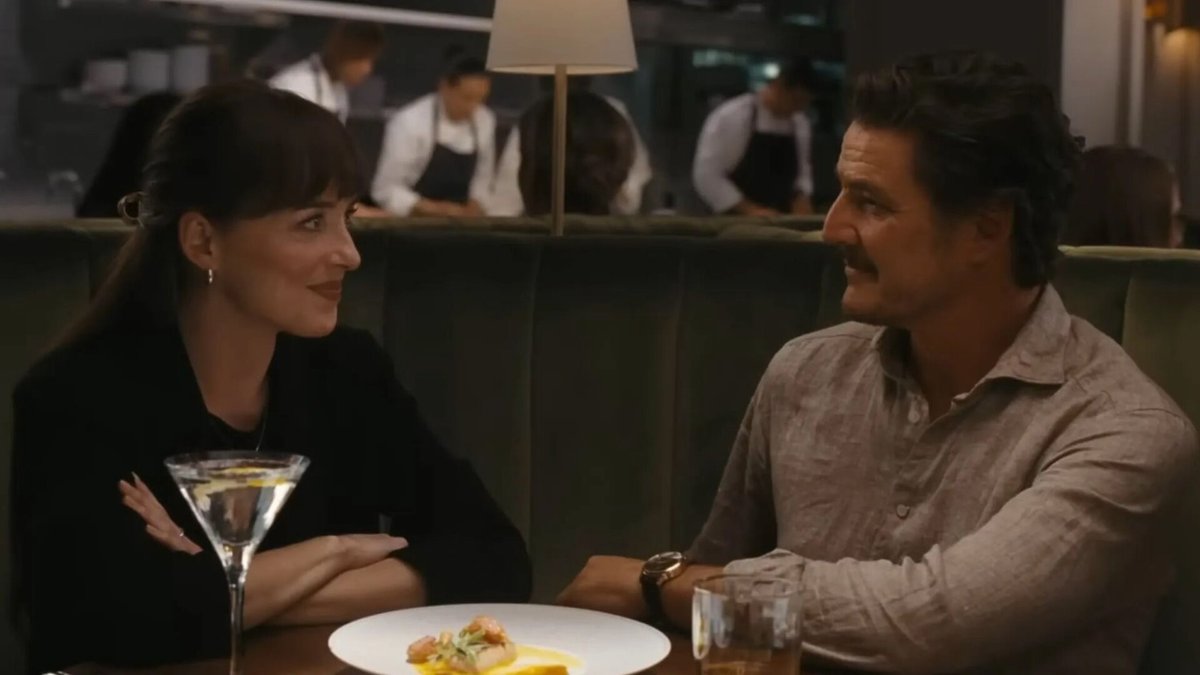 Dakota Johnson e Pedro Pascal in Material Love.