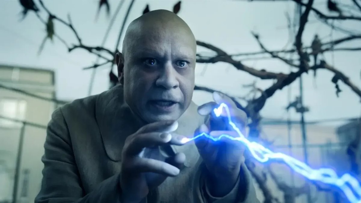 Zio Fester in Mercoledì 2.