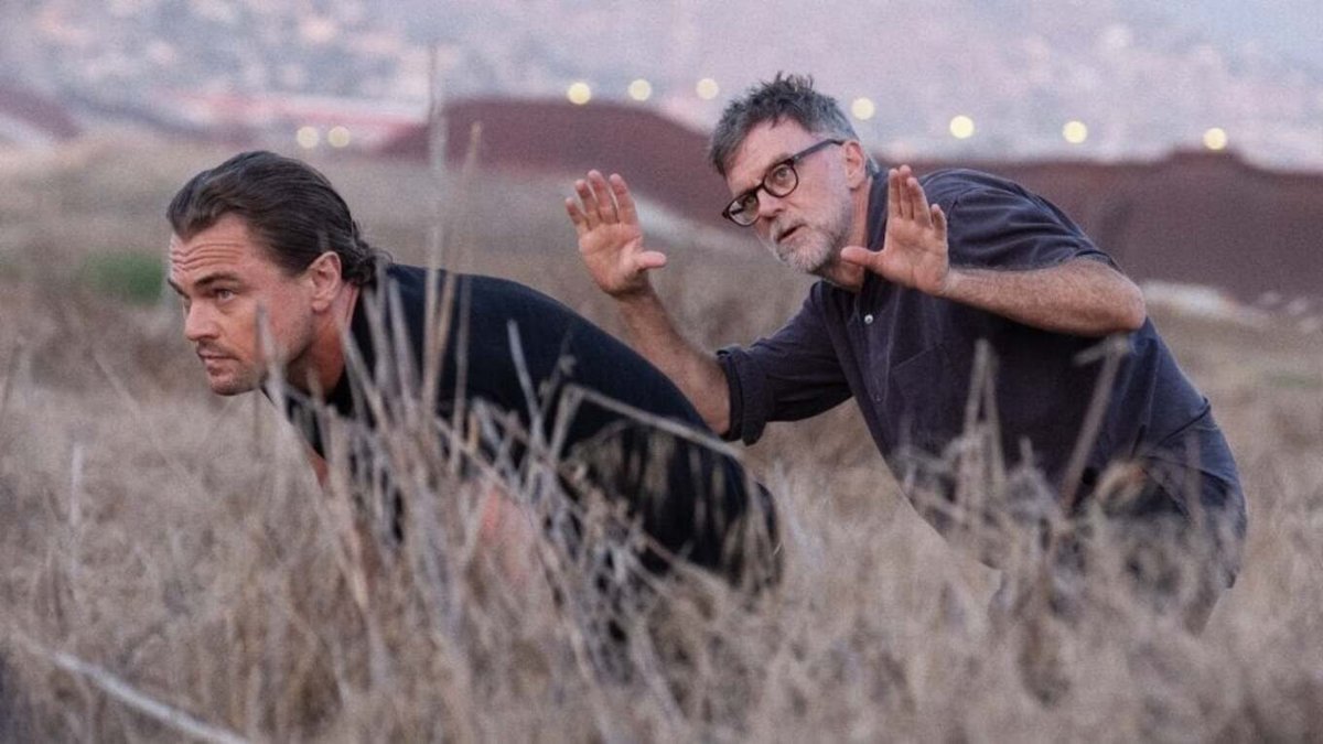 Paul Thomas Anderson sul set di Una battaglia dopo l'altra.