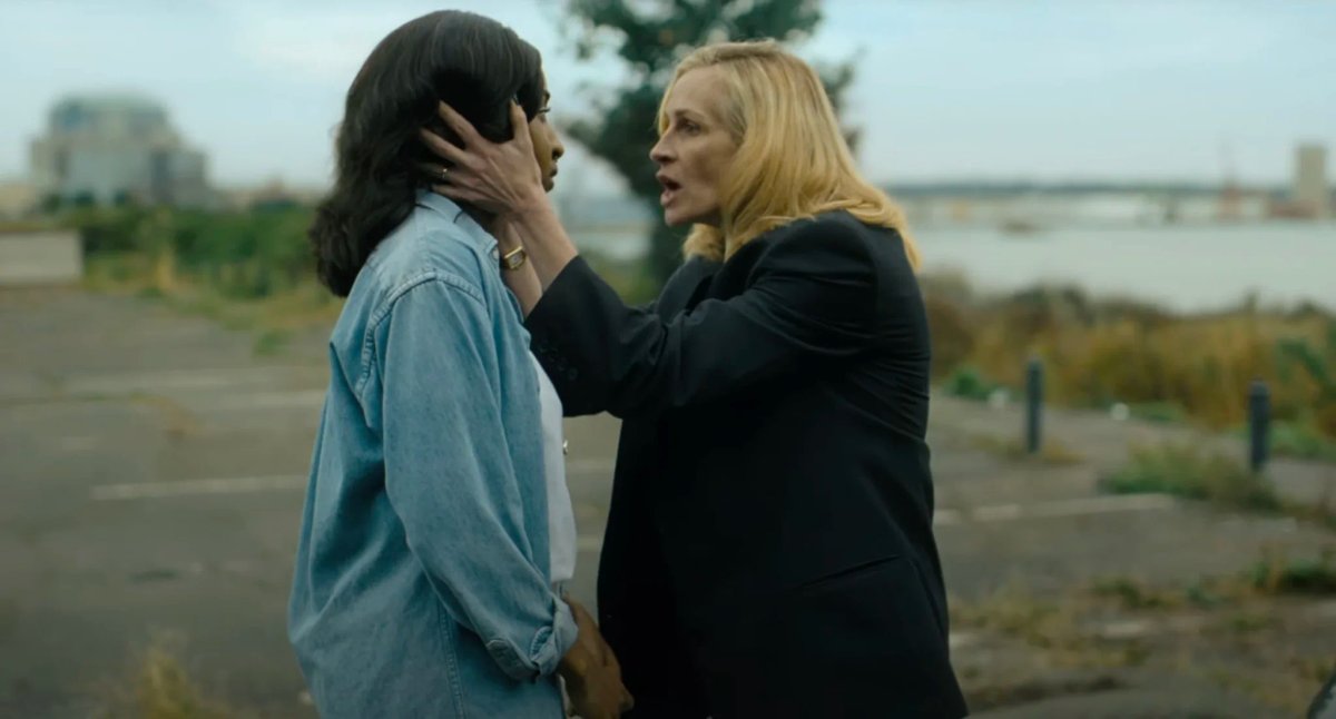 Ayo Edebiri e Julia Roberts in After the Hunt.
