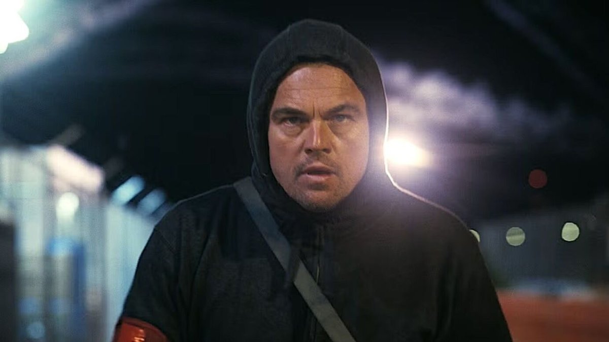 Una battaglia dopo l’altra, quanto cambia il film rispetto al romanzo originale? Le principali differenze Leonardo DiCaprio in "Una battaglia dopo l'altra".