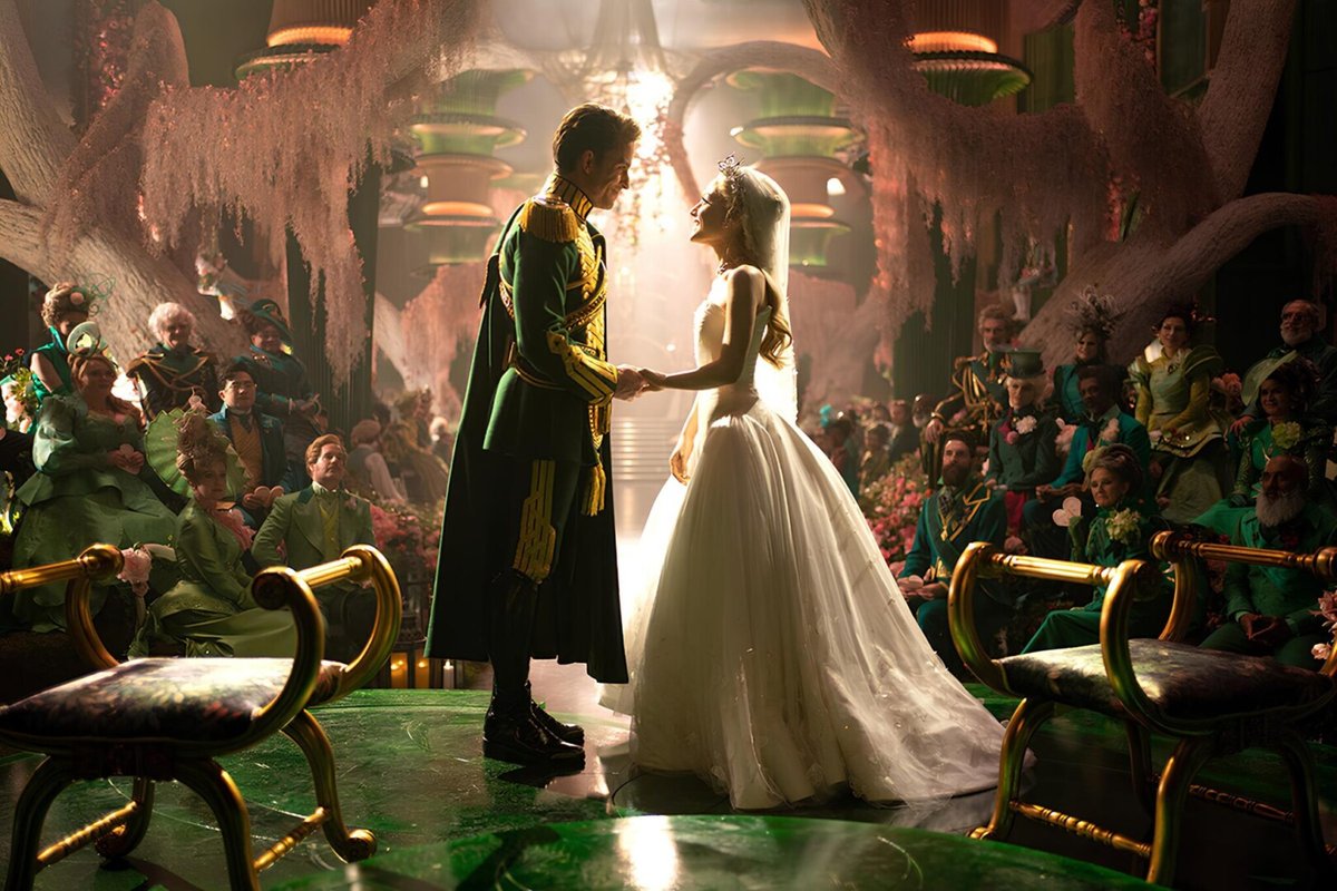 Glinda e il principe Fiyero in Wicked: For Good.