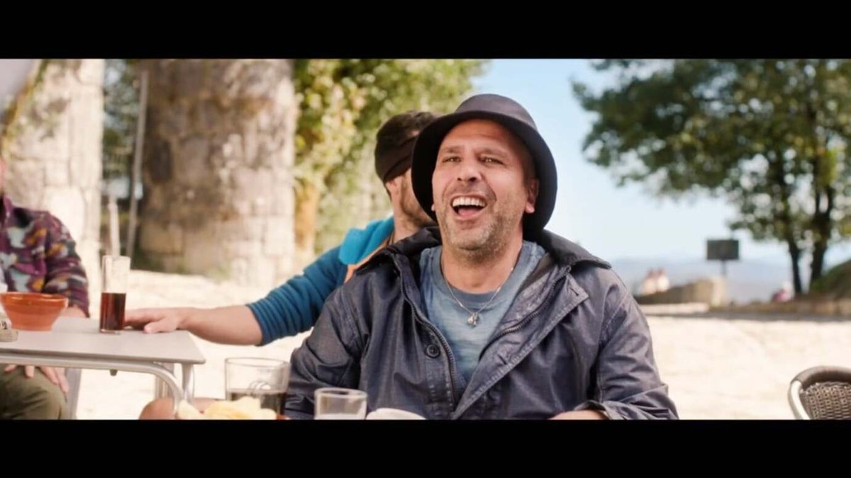 Checco Zalone in una scena di Buen Camino.