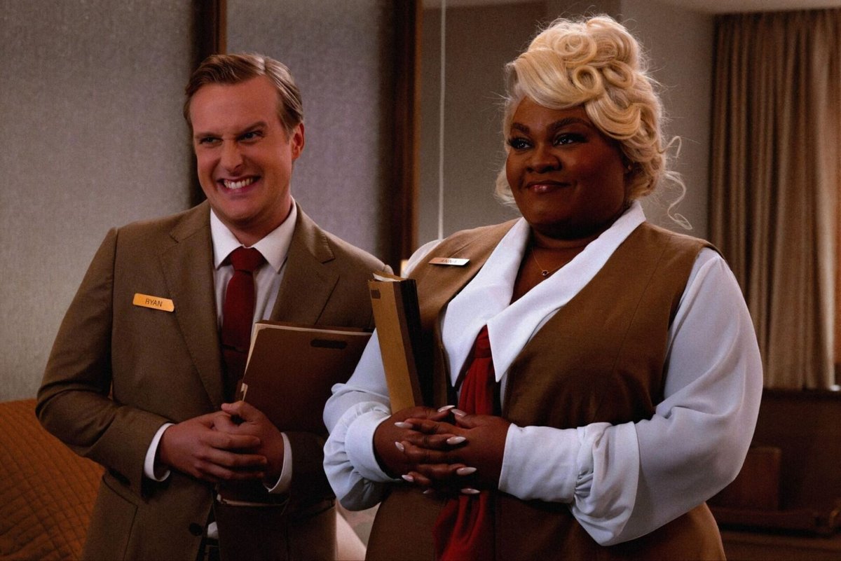 John Early e Da'Vine Joy Randolph in una scena di Eternity
