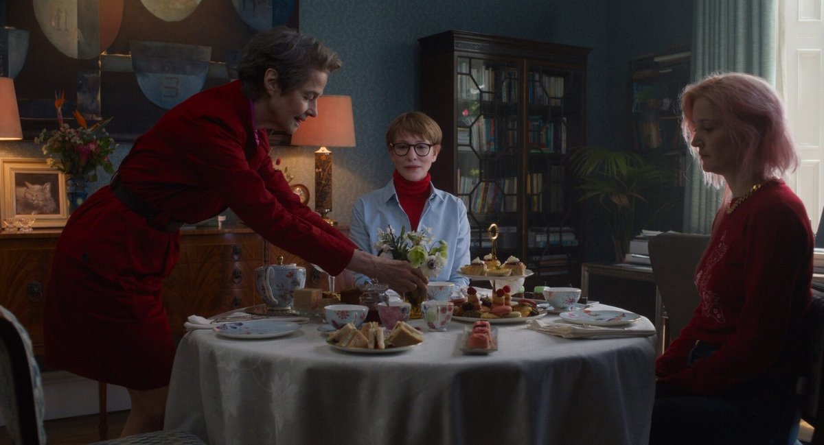 Una scena dal film, Father Mother Sister Brother.
