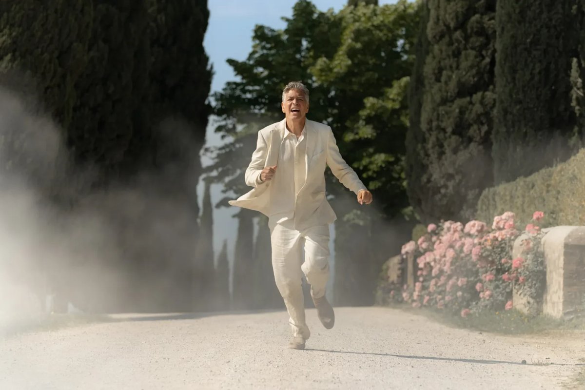 George Clooney in una scena di Jay Kelly.