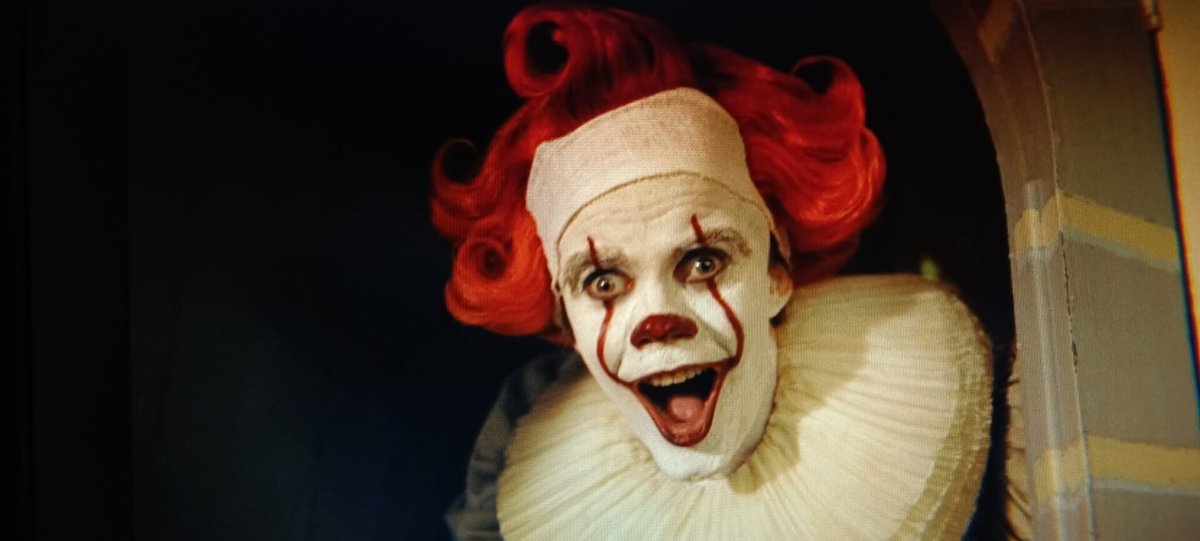 Una scena dal settimo episodio di IT: Welcome to Derry.