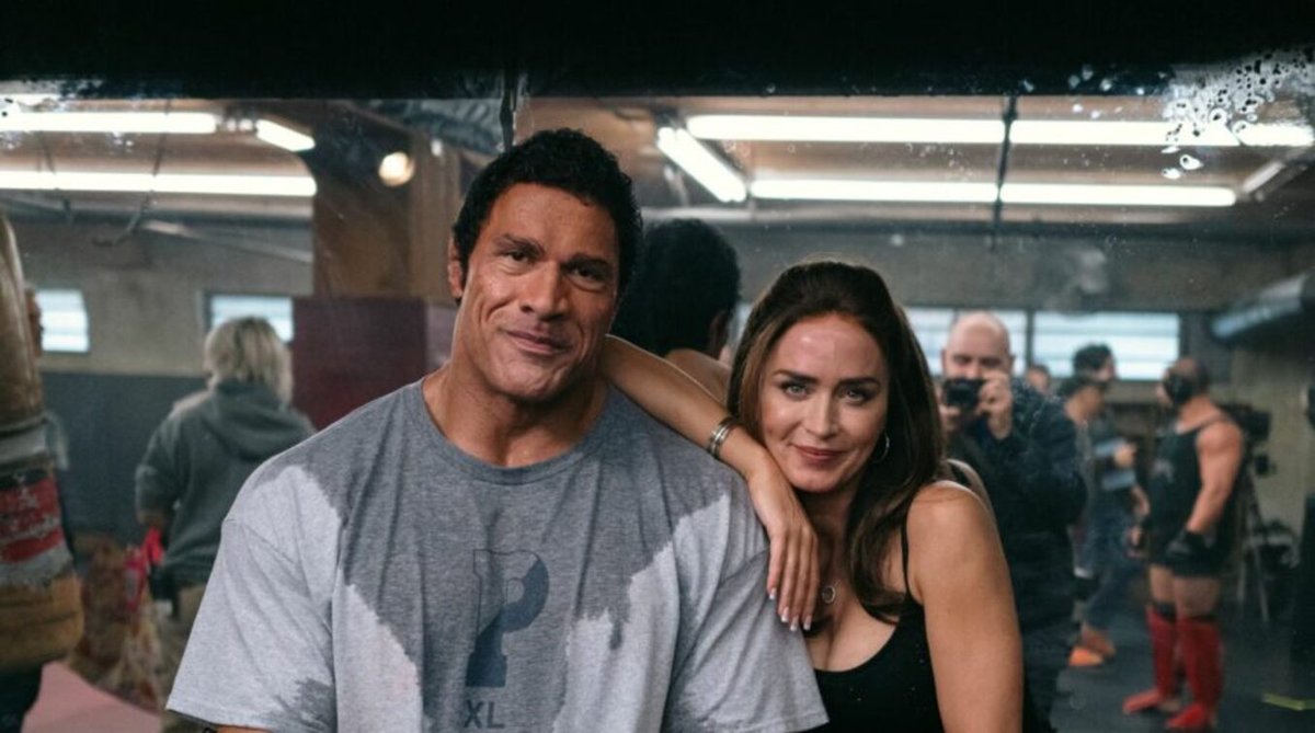 Dwayne Johnson e Emily Blunt in The Smashing Machine.
