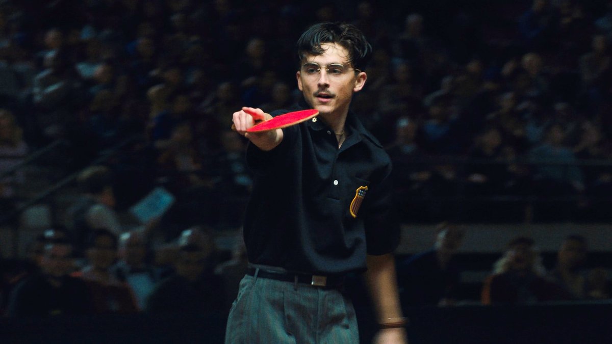 Timothée Chalamet in una scena di Marty Supreme.
