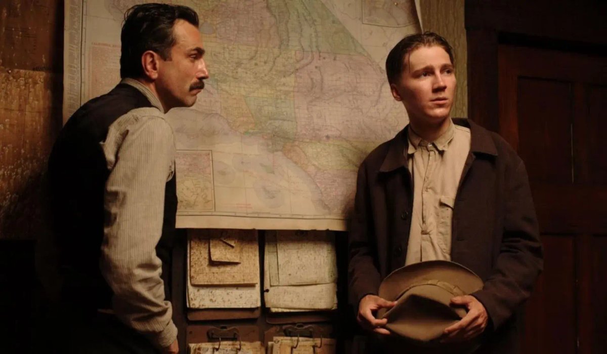 Paul Dano e Daniel Day-Lewis in una scena de Il Petroliere (2007).