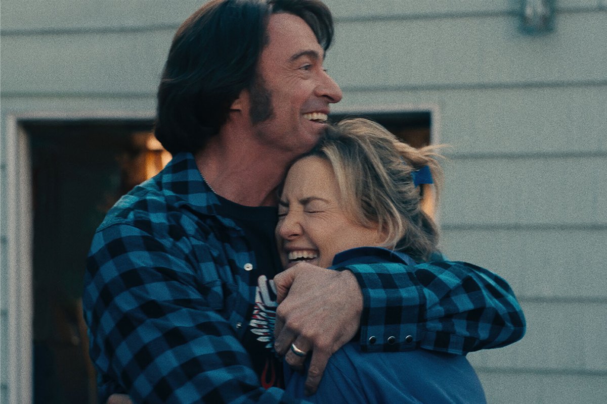 Hugh Jackman e Kate Hudson in una scena del film, Song Sung Blue.