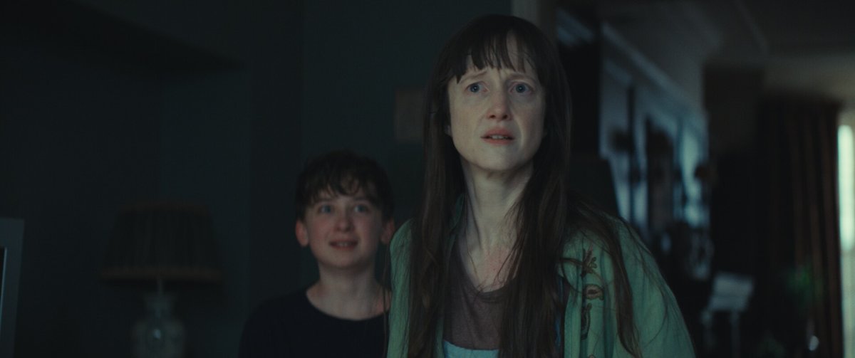 Kit Rakusen e Andrea Riseborough in Good Boy