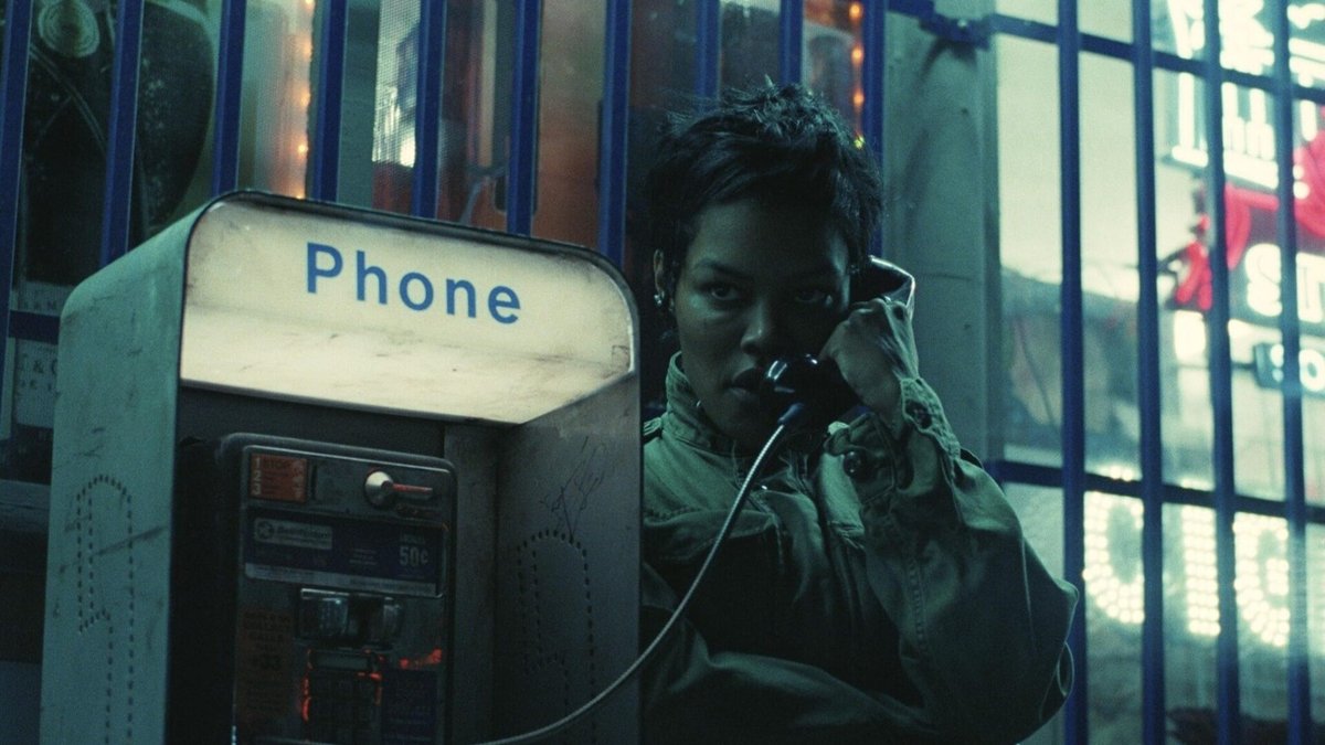 Una battaglia dopo l’altra avrà uno spin-off? Teyana Taylor “implora” Paul Thomas Anderson Sfondo - Una battaglia dopo l’altra (2025)