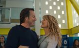 Will Arnett e Laura Dern in una scena del film, È l'ultima battuta?