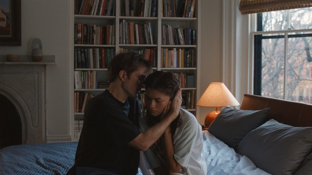 The Drama, spiegazione del finale e significato del film con Zendaya e Robert Pattinson Sfondo - The Drama - Un segreto è per sempre (2026)