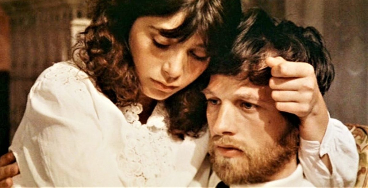 Francesca Marciano e Lino Capolicchio in una scena di La casa dalle finestre che ridono.