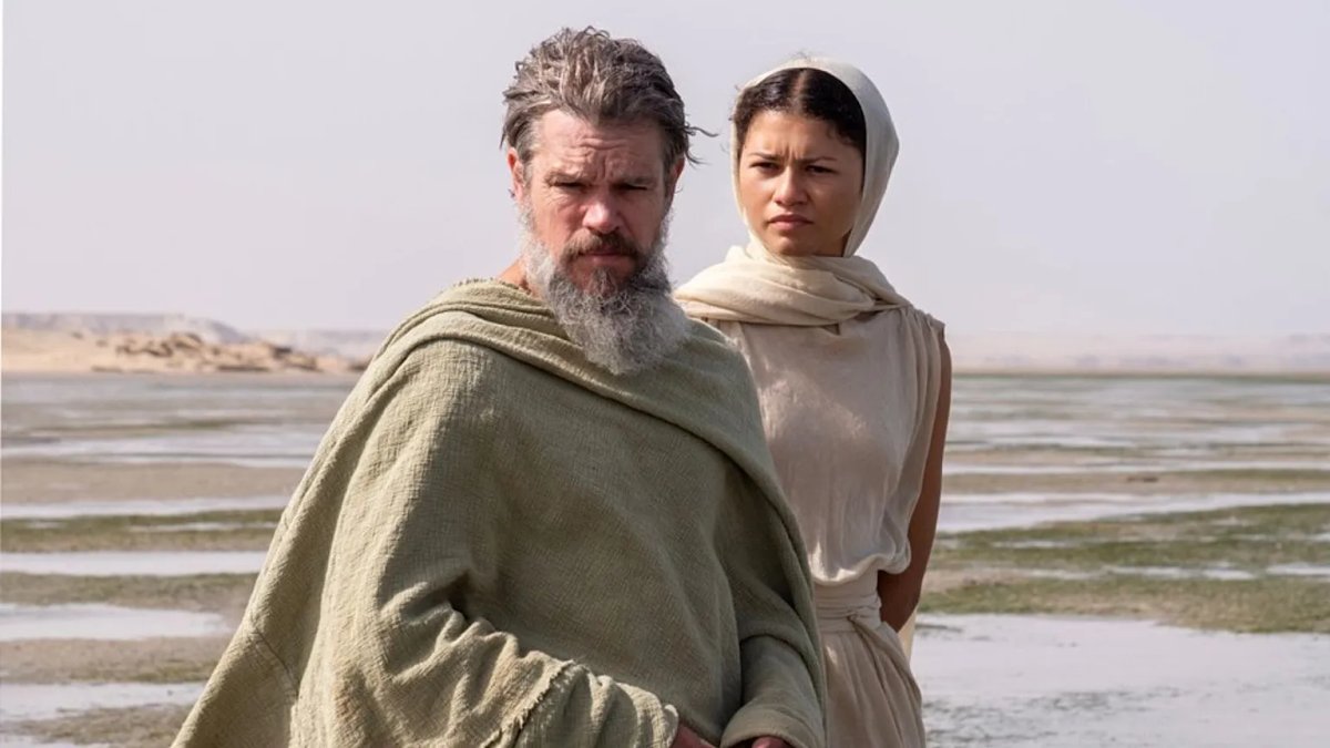 Matt Damon e Zendaya in una scena del film, Odissea.