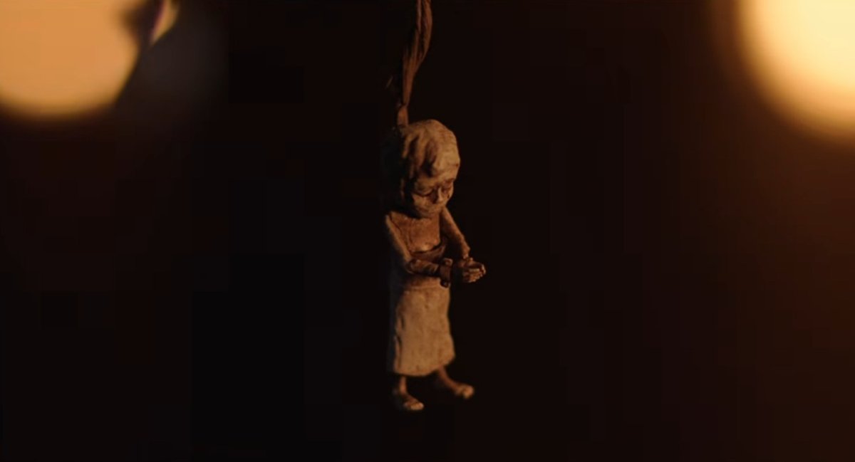 Una scena dal film, Hokum.
