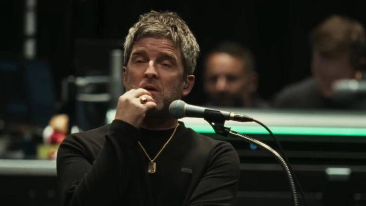 Noel Gallagher nel documentario.