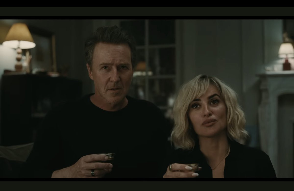 Penelope Cruz ed Edward Norton in una scena del film