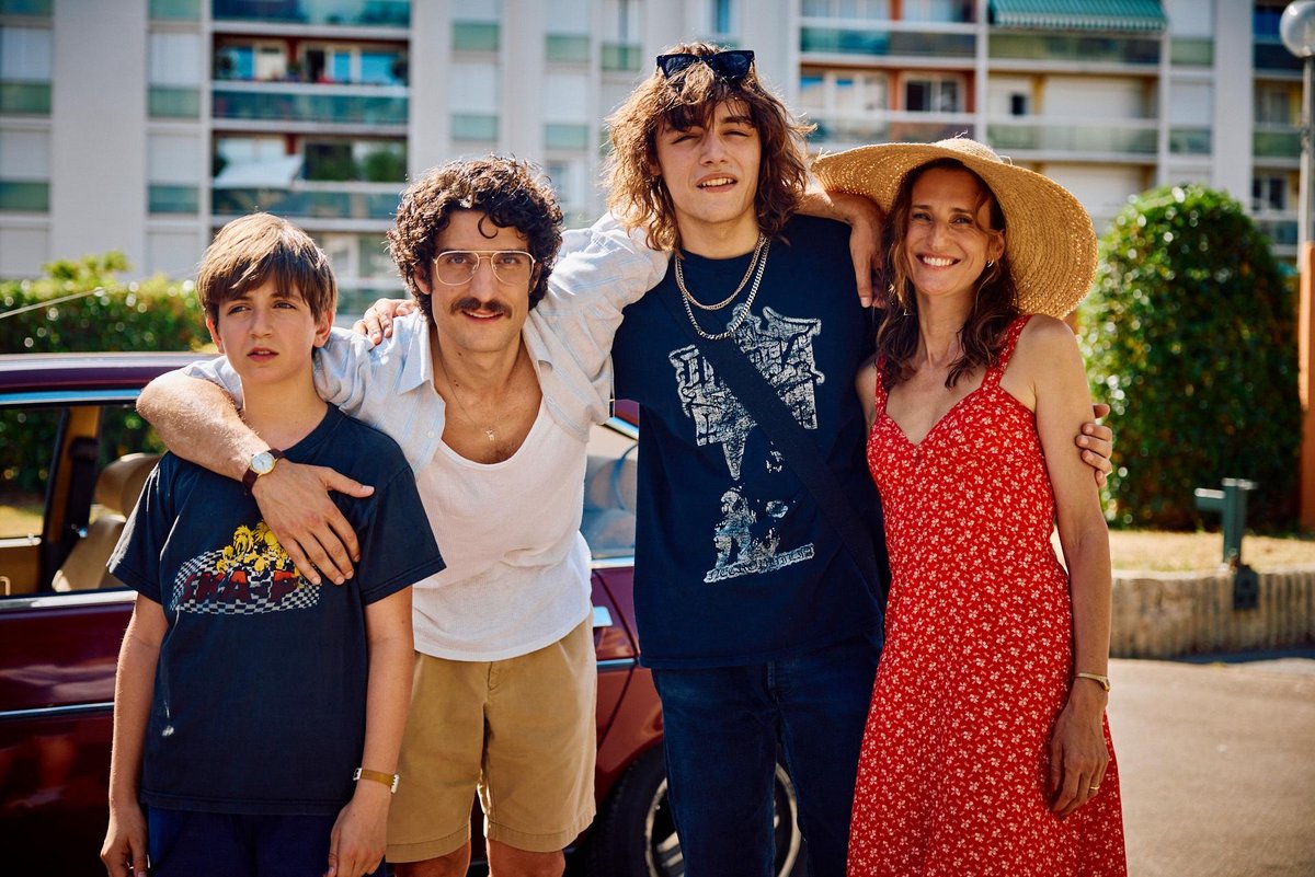 Just An Illusion, Recensione: l’esilarante ritratto di una famiglia imperfetta Una scena dal film, Just An Illusion.