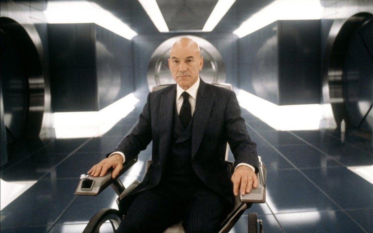 Patrick Stewart nei panni di prof. X in X-Men.