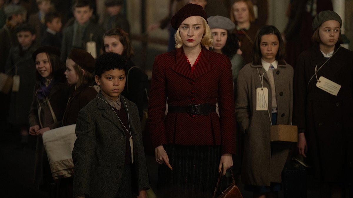 Saoirse Ronan e Elliott Heffernan in una scena di Biltz